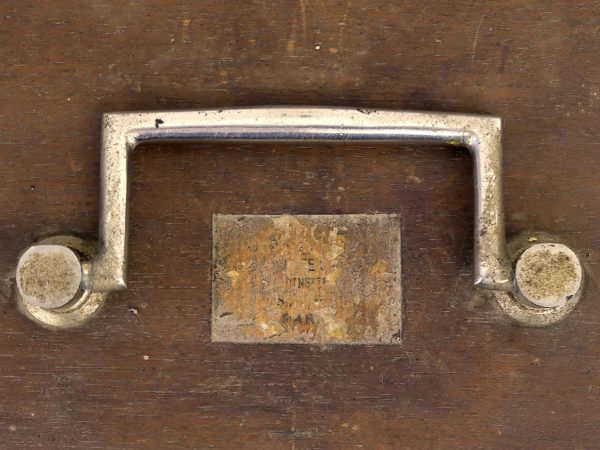 Appareil volta-faradique coffret d'électricité médicale Gaiffe (détail)