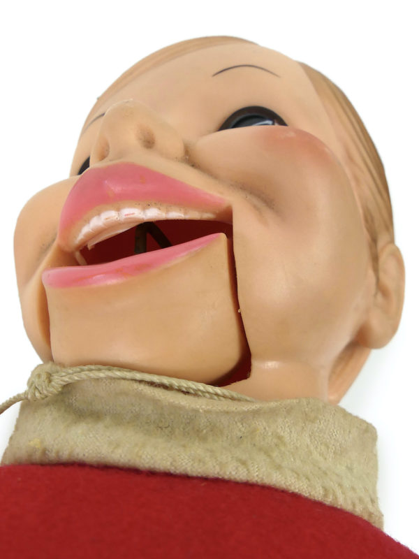 Poupée de ventriloque Willie Talk 1970’s Jouet US vintage collector (détail)