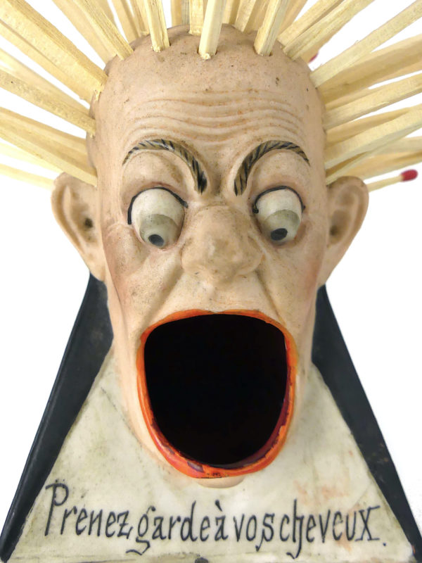 Pyrogène en biscuit humoristique polychrome des années 30 (détail)