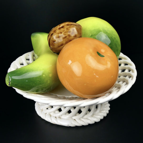 Petite corbeille à fruits en barbotine Années 60 Vallauris