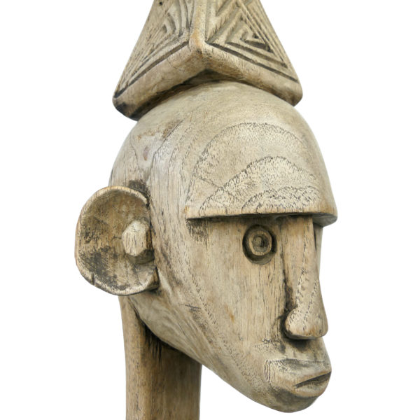 Grande statue Yene d’ancêtre en bois de l’île Florès Timor (détail)