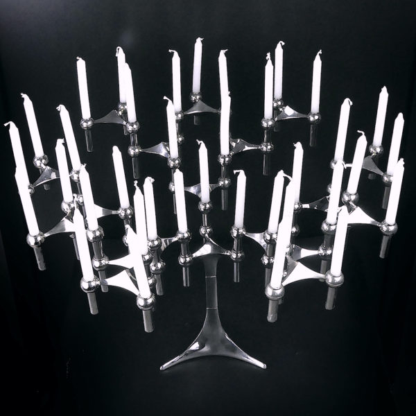 18 bougeoirs et pied tripodes en métal chromé Fritz Nagel (dessus 3/4)
