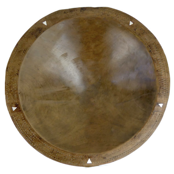 Grand bol à kava quadripode ancien en bois sculpté Tonga (dessus)