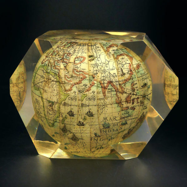 Inclusion globe antique Pierre Giraudon Années 70 Presse-papiers Design (3/4)