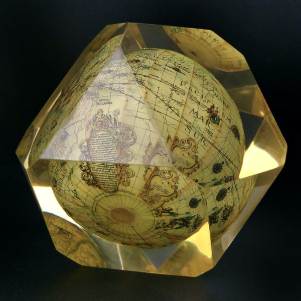 Inclusion globe antique Pierre Giraudon Années 70 Presse-papiers Design (dessous 3/4)