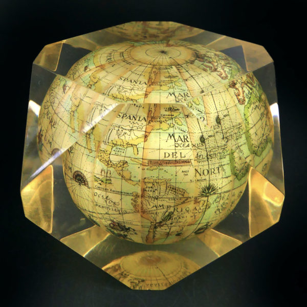 Inclusion globe antique Pierre Giraudon Années 70 Presse-papiers Design (3/4)