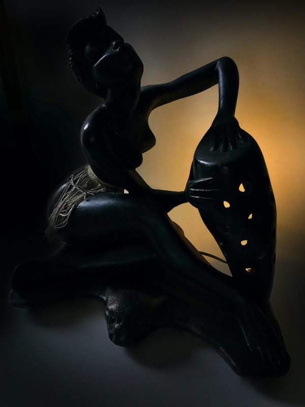 Lampe érotique femme africaine veilleuse des années 1950 (allumée)