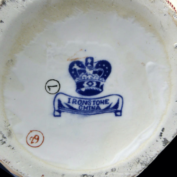 Ensemble pichet et bassin Imari en porcelaine anglaise Ironstone China (détail)