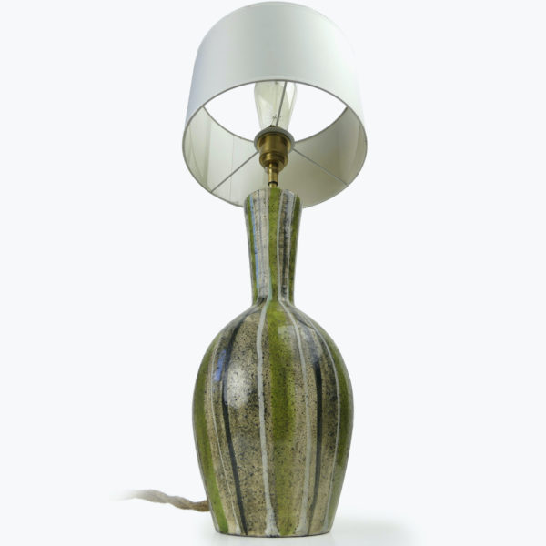 Grande lampe de table en céramique à rayures des années 50 (dessous)