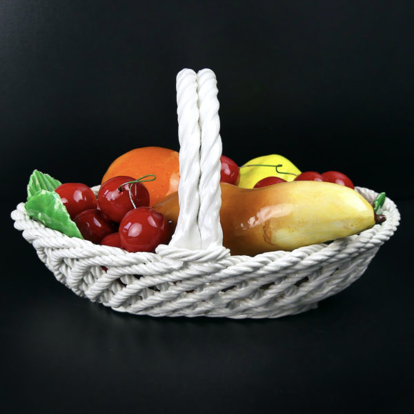 Petit panier à fruits en barbotine multicolore des années 60 (profil)