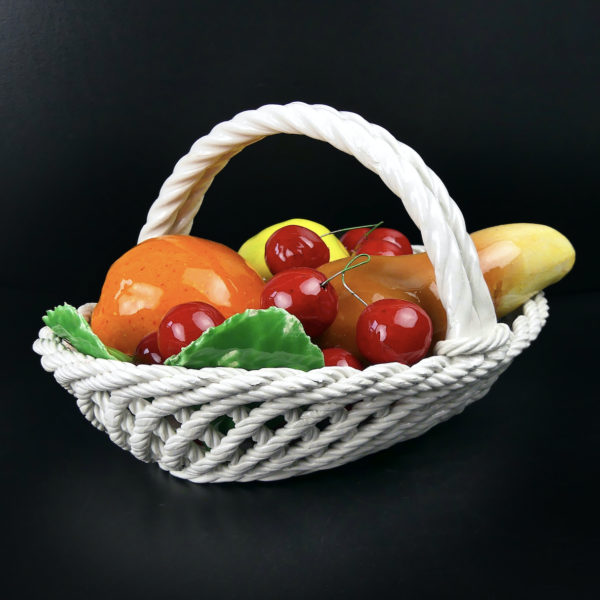 Petit panier à fruits en barbotine multicolore des années 60 (3/4)