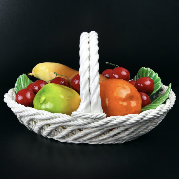 Petit panier à fruits en barbotine multicolore des années 60 (profil)