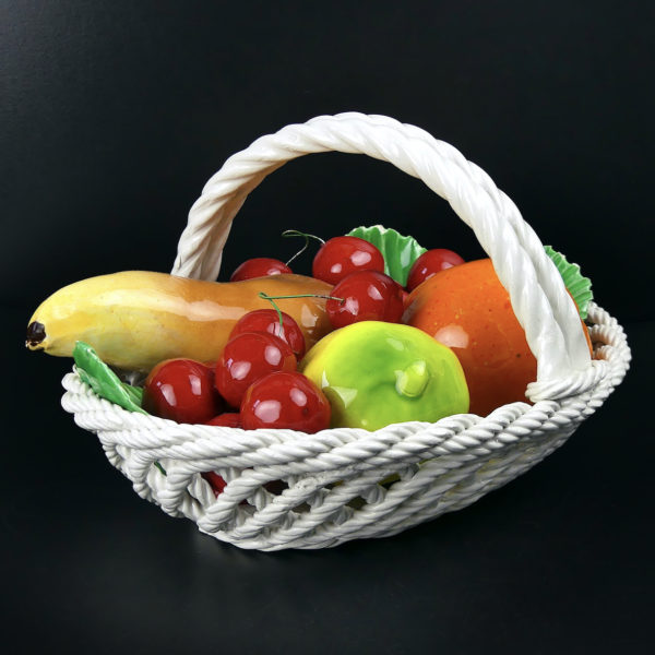 Petit panier à fruits en barbotine multicolore des années 60 (3/4)