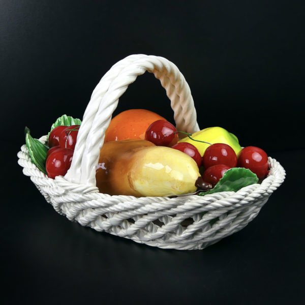 Petit panier à fruits en barbotine multicolore des années 60 (3/4)