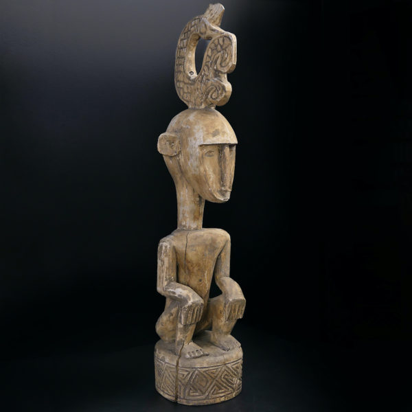 Belle statue Yene d’ancêtre en bois clair de l’île Florès Timor (3/4)