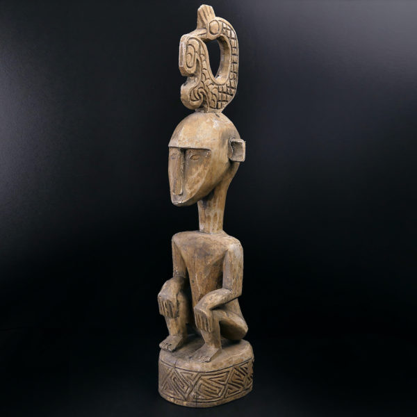 Belle statue Yene d’ancêtre en bois clair de l’île Florès Timor (3/4)