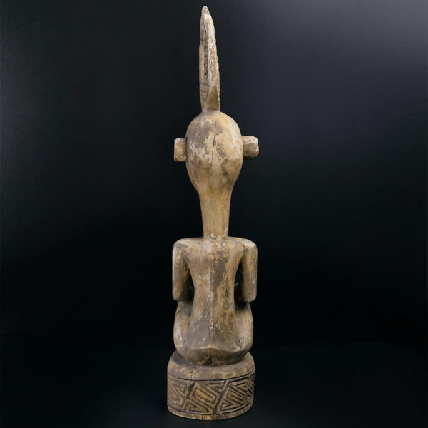 Belle statue Yene d’ancêtre en bois clair de l’île Florès Timor (dos)