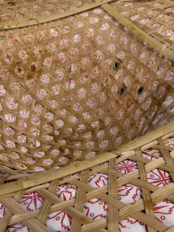 Chapeau colonial chinois en cannage rotin et tissage mi-XXe (détail)