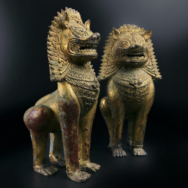Paire de lions Singha en bronze gardiens de temple Chiens de fô Thaïlande (3/4 face)