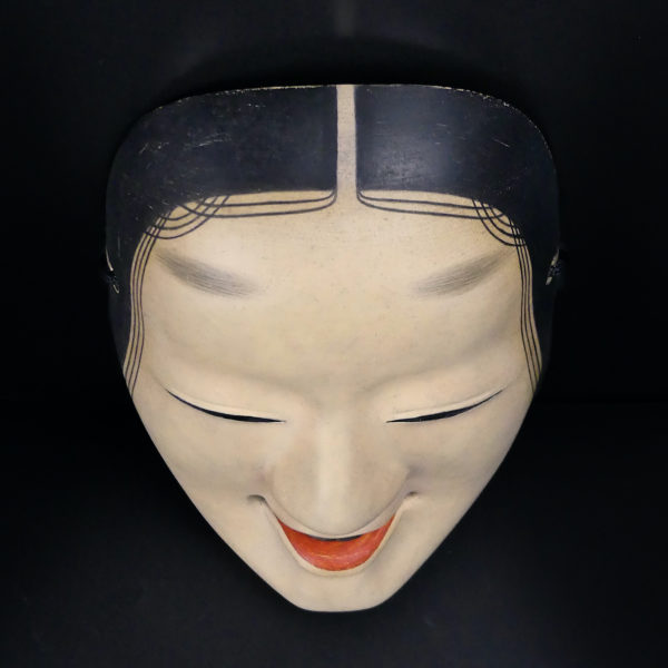 Masque waka-onna jeune fille du théâtre Nô Shōwa en bois (dessus)