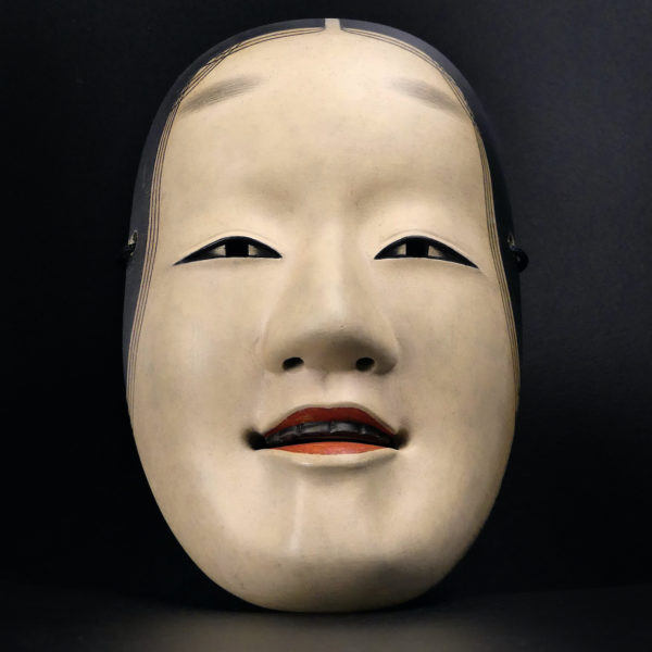 Masque waka-onna jeune fille du théâtre Nô Shōwa en bois (face)