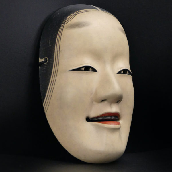 Masque waka-onna jeune fille du théâtre Nô Shōwa en bois (3/4)