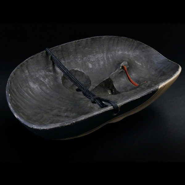 Masque waka-onna jeune fille du théâtre Nô Shōwa en bois (dos 3/4)