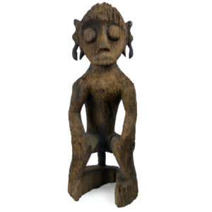 Grande statue Modang ancienne Kalimantan Dayak en bois de fer érodé (face)