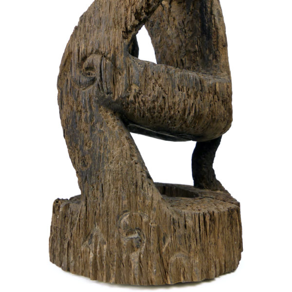 Grande statue Modang ancienne Kalimantan Dayak en bois de fer érodé (détail)
