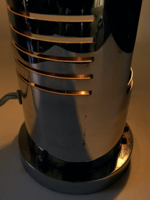 Lampe Reggiani Space Age en acier chromé des années 60 Design italien (détail)