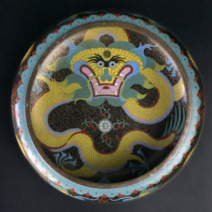 Rince-pinceaux chinois Ming aux dragons en émail cloisonné et bronze (dessus)