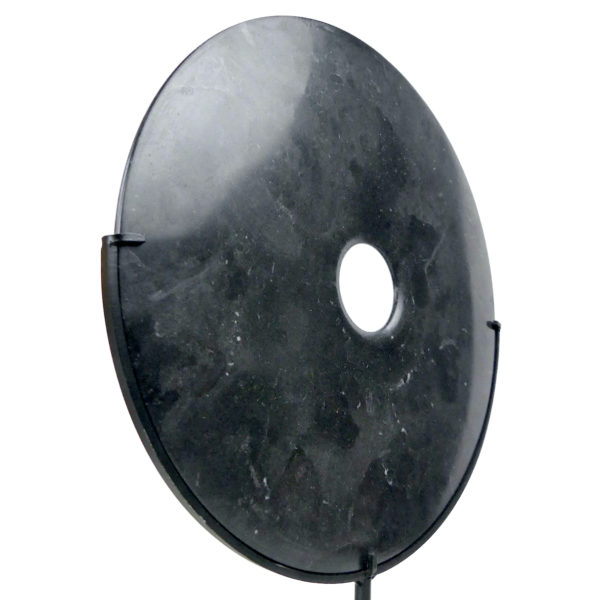 Yubi en marbre noir disque bi chinois sur pied métallique noir (3/4)