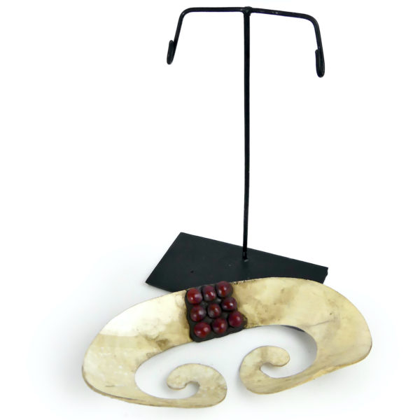 Bipane asmat ornement nasal en coquillage et graines rouges