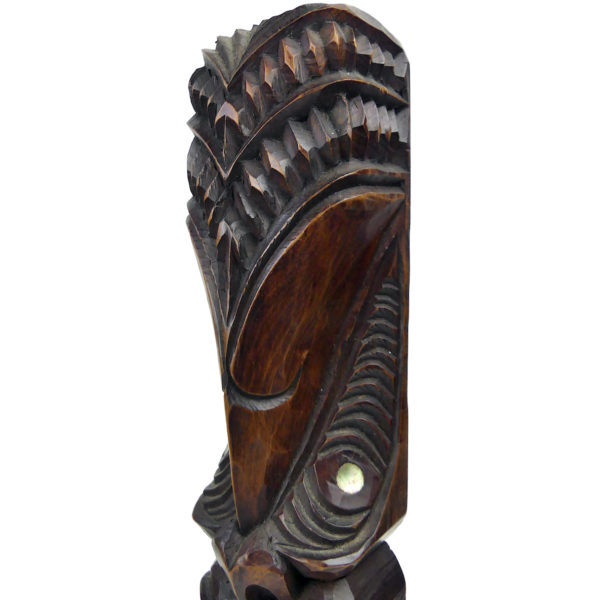 Teko Teko Māori céphalomorphe en bois et ormeaux Mi-XXe (détail)