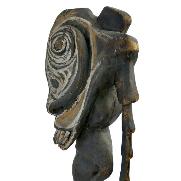 Grand totem insecte iatmul anthropomorphe monoxyle Moyen Sépik (profil)