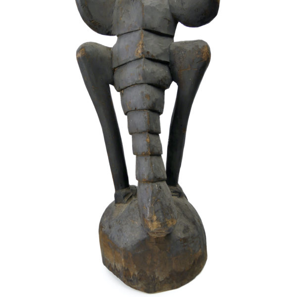 Grand totem insecte iatmul anthropomorphe monoxyle Moyen Sépik (détail)