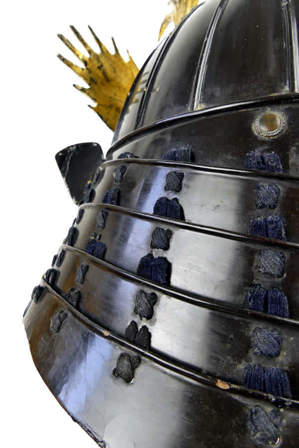 Kabuto Maruni Daki Omodaka au dragon d’eau doré Début Edo soclé (détail)