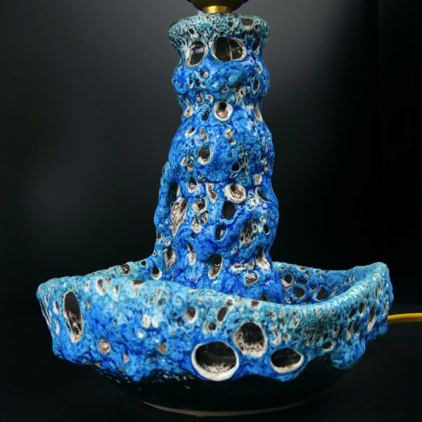Lampe Fat Lava bleue style Vallauris en céramique écume de mer 60 (détail)