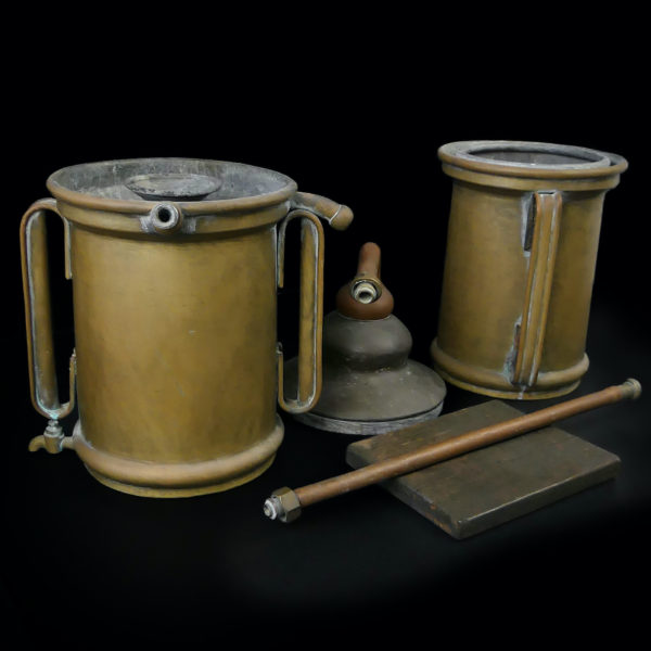 Grand alambic massif en cuivre de plusieurs teintes et étain (3/4)