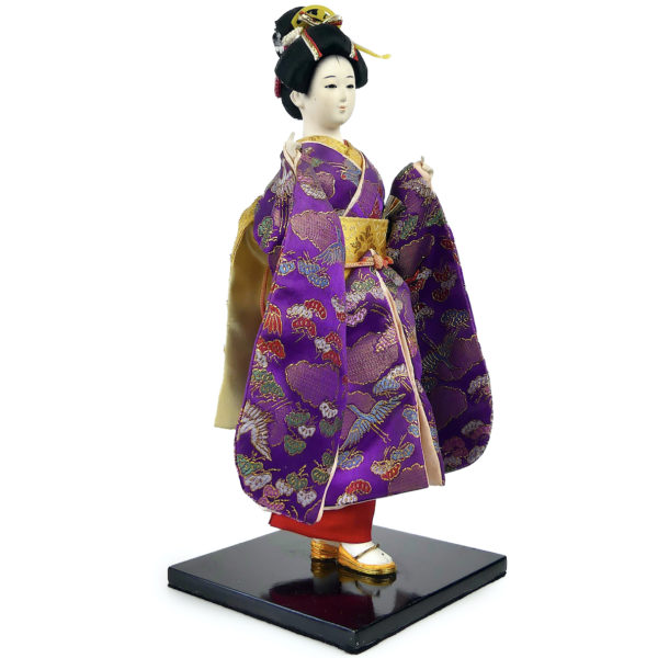 Poupée Geisha japonaise à l’éventail habillée en kimono de ville Geisha doll (3/4)