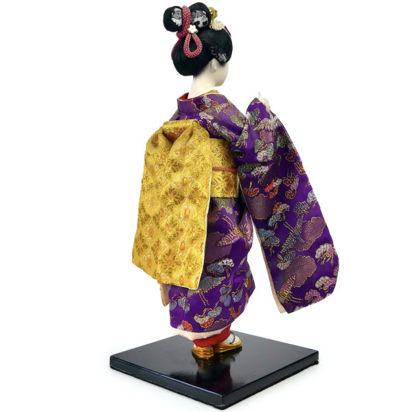 Poupée Geisha japonaise à l’éventail habillée en kimono de ville Geisha doll (3/4 dos)