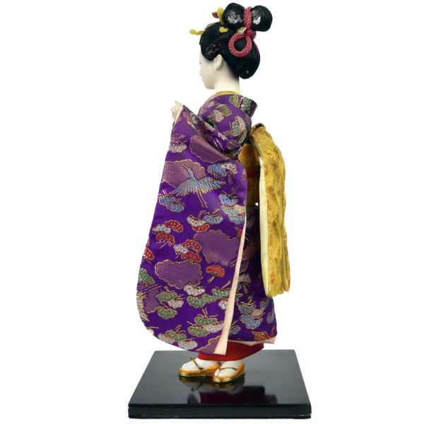 Poupée Geisha japonaise à l’éventail habillée en kimono de ville Geisha doll (profil)