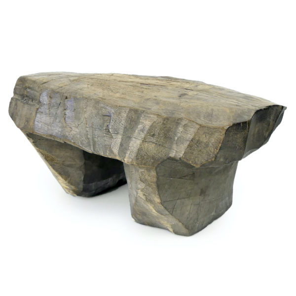 Petit établi artisanal africain en bois brut planche à découper monoxyle (3/4)