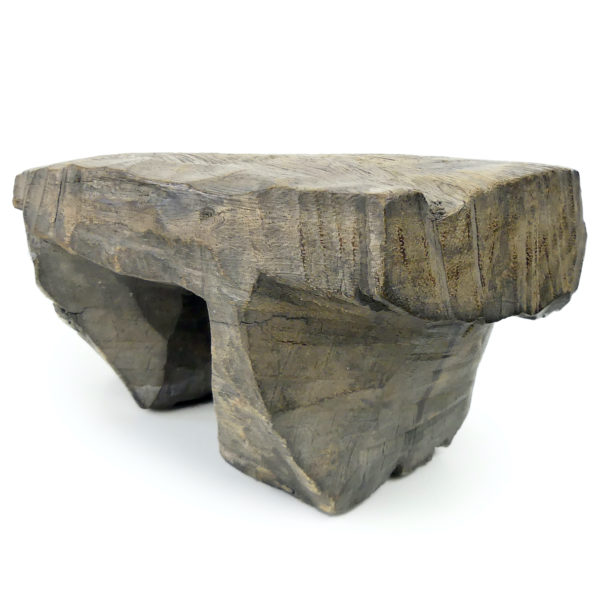 Petit établi artisanal africain en bois brut planche à découper monoxyle (3/4)