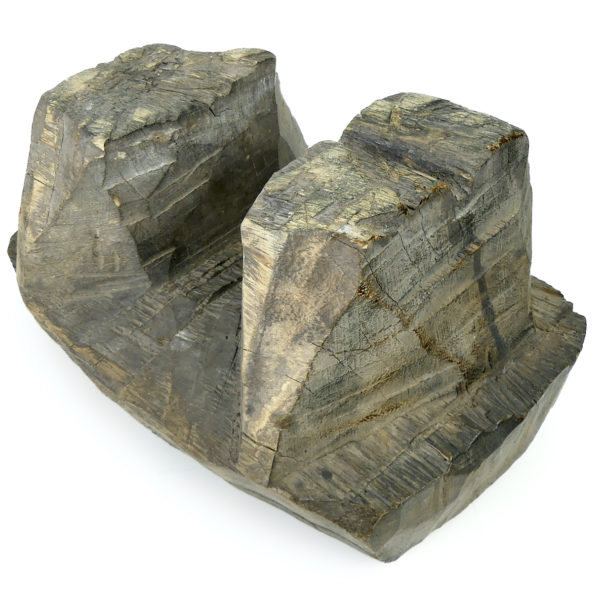 Petit établi artisanal africain en bois brut planche à découper monoxyle (dessous 3/4)