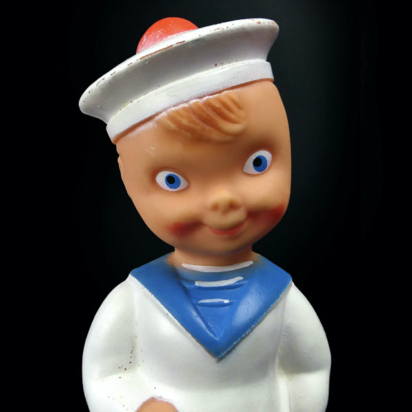 Petit matelot Delacoste blanc vintage en caoutchouc 70 (détail)