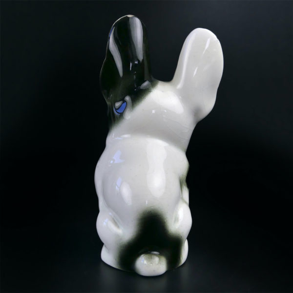 Bouledogue français assis en porcelaine de la mi-XXe (dos)