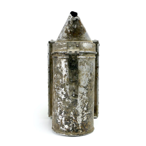 Enfumoir à abeilles ancien début XXe en métal bois et cuir Apiculture (face)