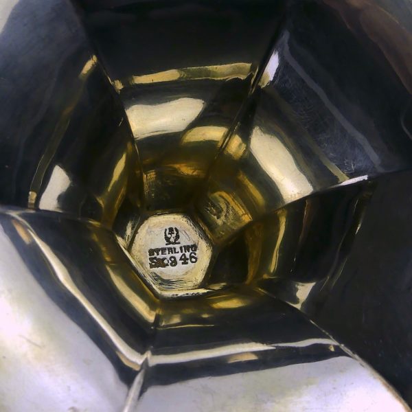 Calice néogothique anglais rare en argent sterling 1900 Angleterre (dessous)