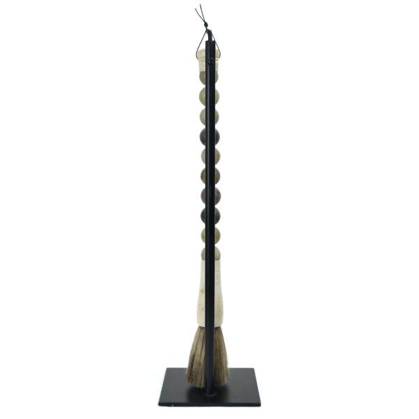 Pinceau de calligraphie chinoise en pierres vertes et marron suspendu (dos)